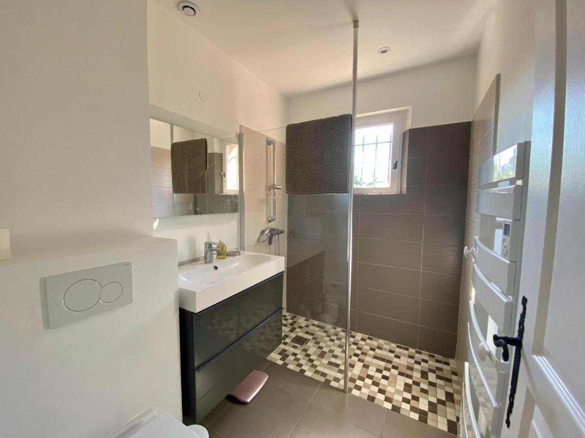 Villa Vue Mer Donnant Sur Le Golfe De St Tropez, 2 Chambres, 6 Pers, Piscine Commune Saint-Tropez Exterior photo