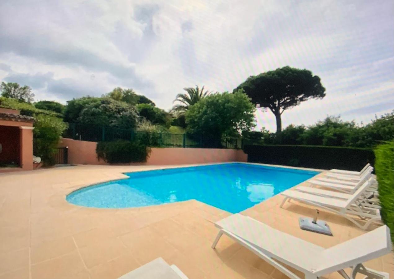 Villa Vue Mer Donnant Sur Le Golfe De St Tropez, 2 Chambres, 6 Pers, Piscine Commune Saint-Tropez Exterior photo